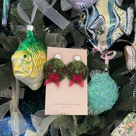 NEW Mignonne Gavigan Green and Red Wreath Earrings - Picture 6 of 6